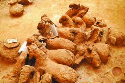 彩繪“兵馬俑”出土場景 資料圖片 彩繪“兵馬俑”出土場景 資料圖片